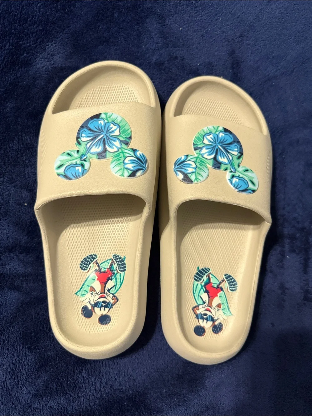 Mickey Mouse Beige Slides with Blue Floral Accent Official Disney NWT W-8 M-6